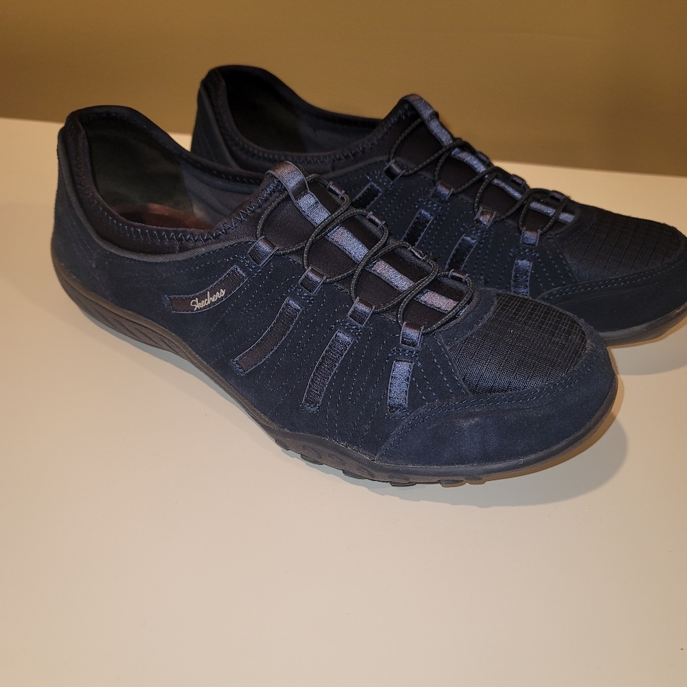 New Skechers Size 10